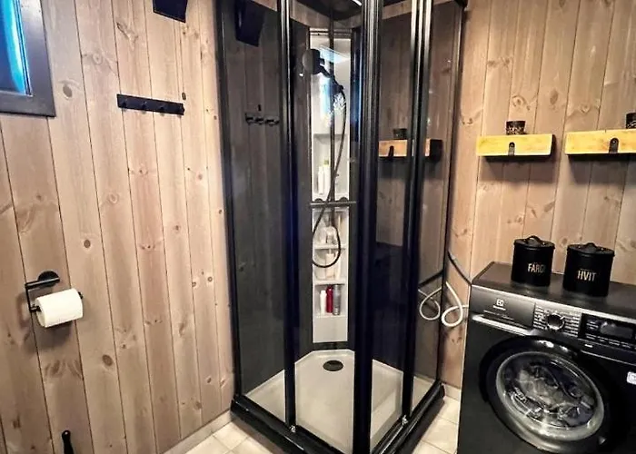 Newly Renovated By Slopes Ferienhaus