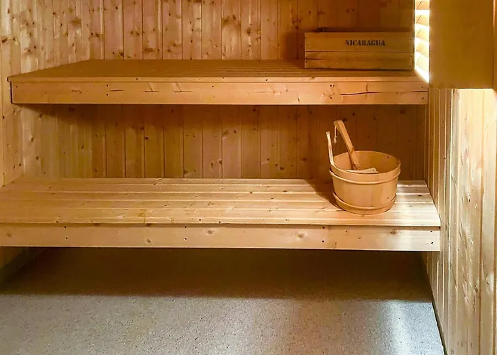 Newly Renovated By Slopes Ferienhaus *